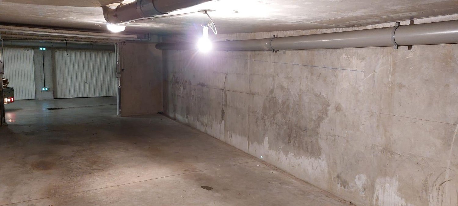 Garage, photo 1 of 3