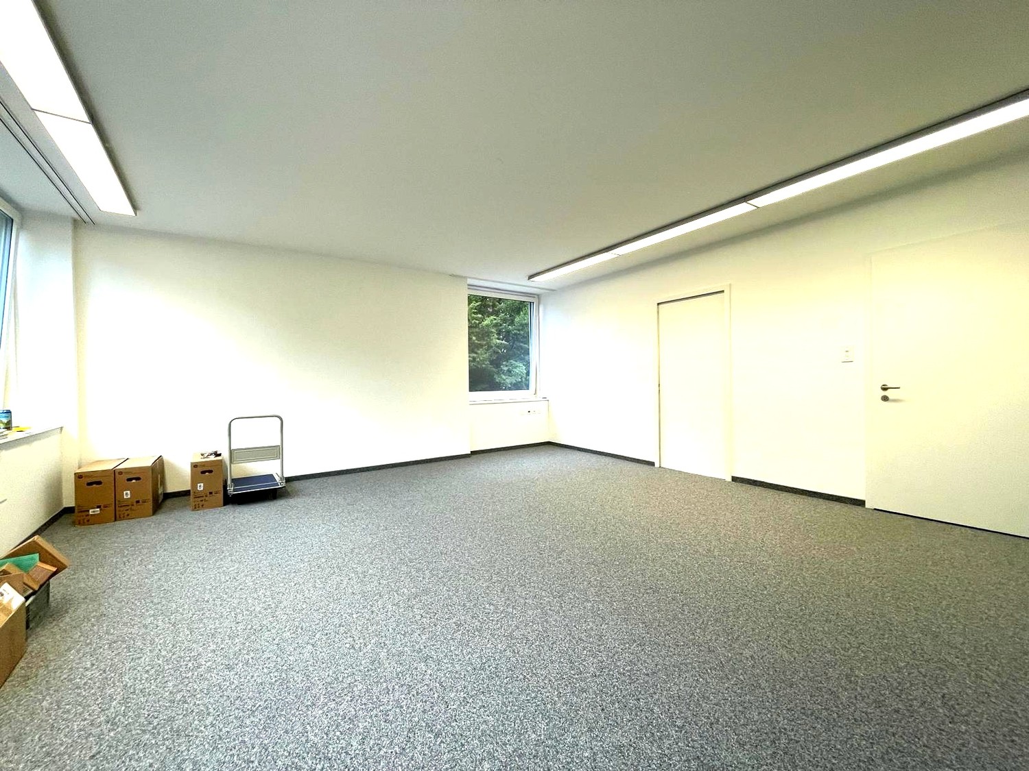 30m² commercial, photo 3 of 5