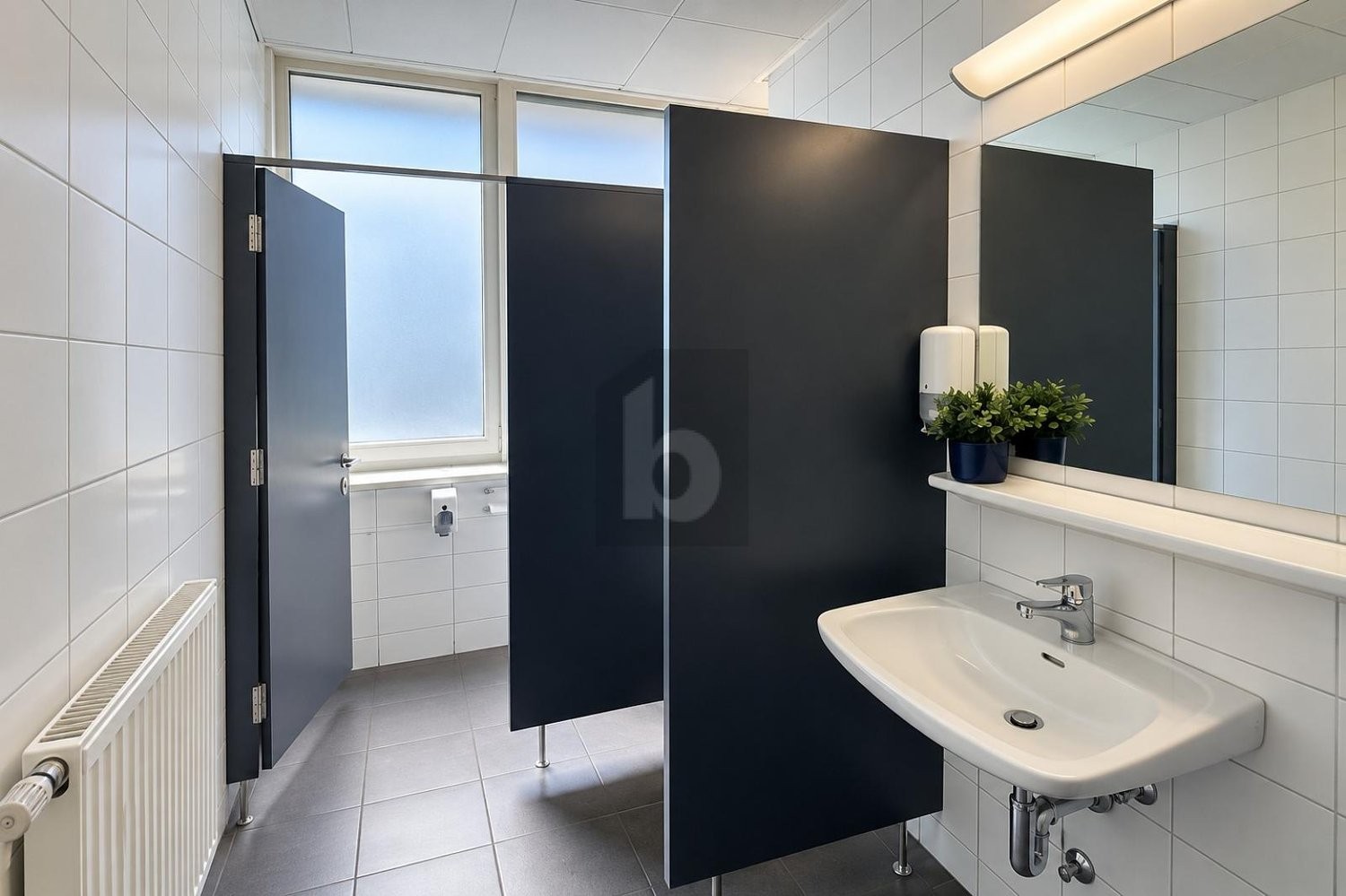 261m² office, photo 3 of 4