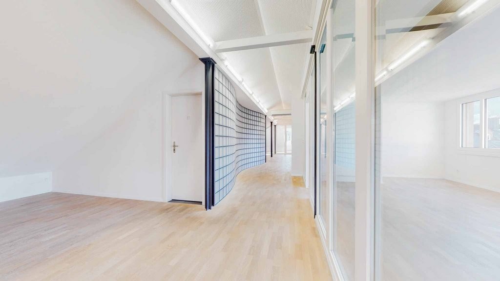 216m² office, photo 1 of 8