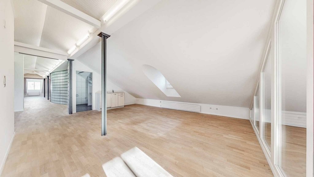 216m² office, photo 3 of 8