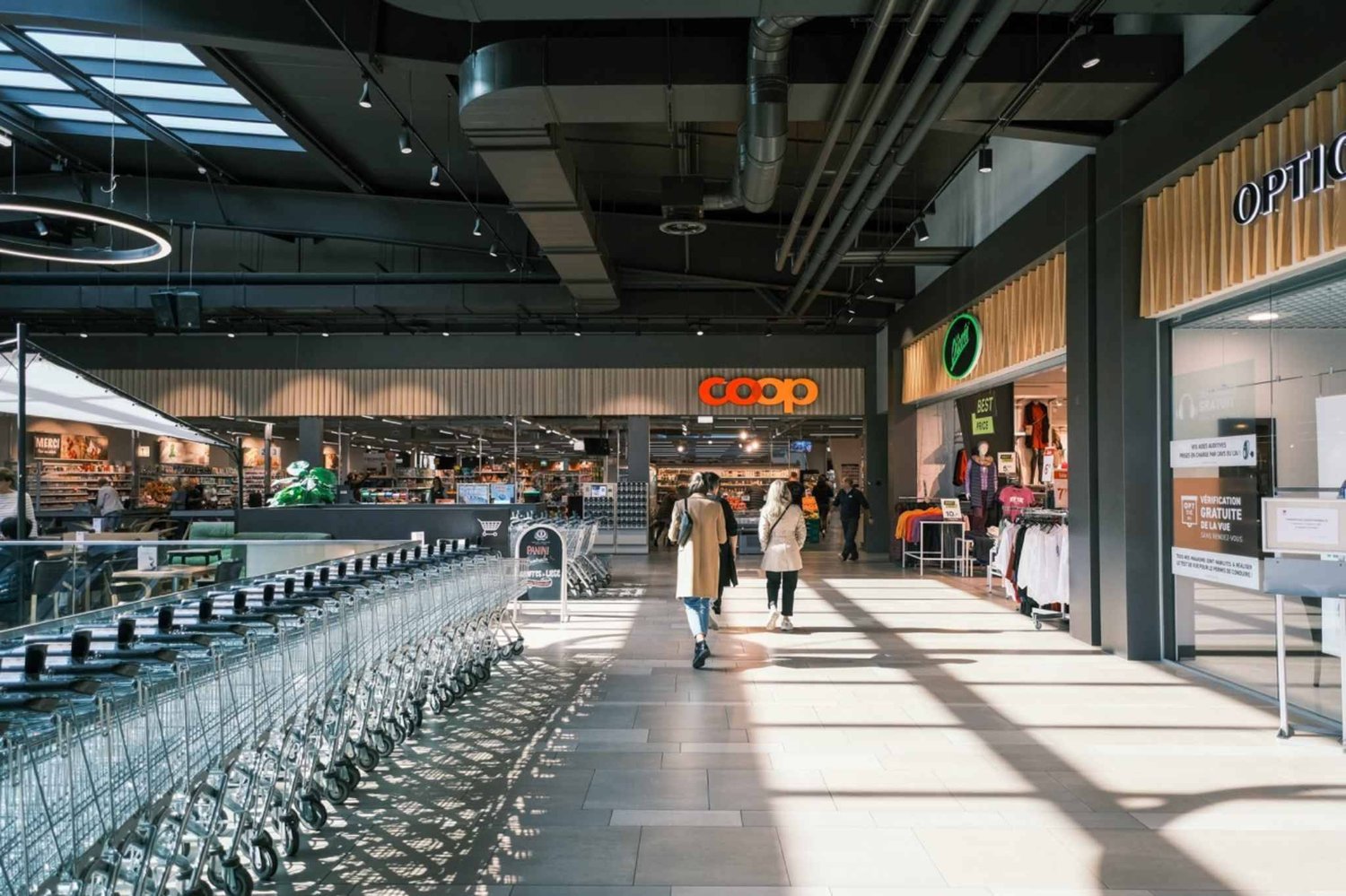103m² arcade