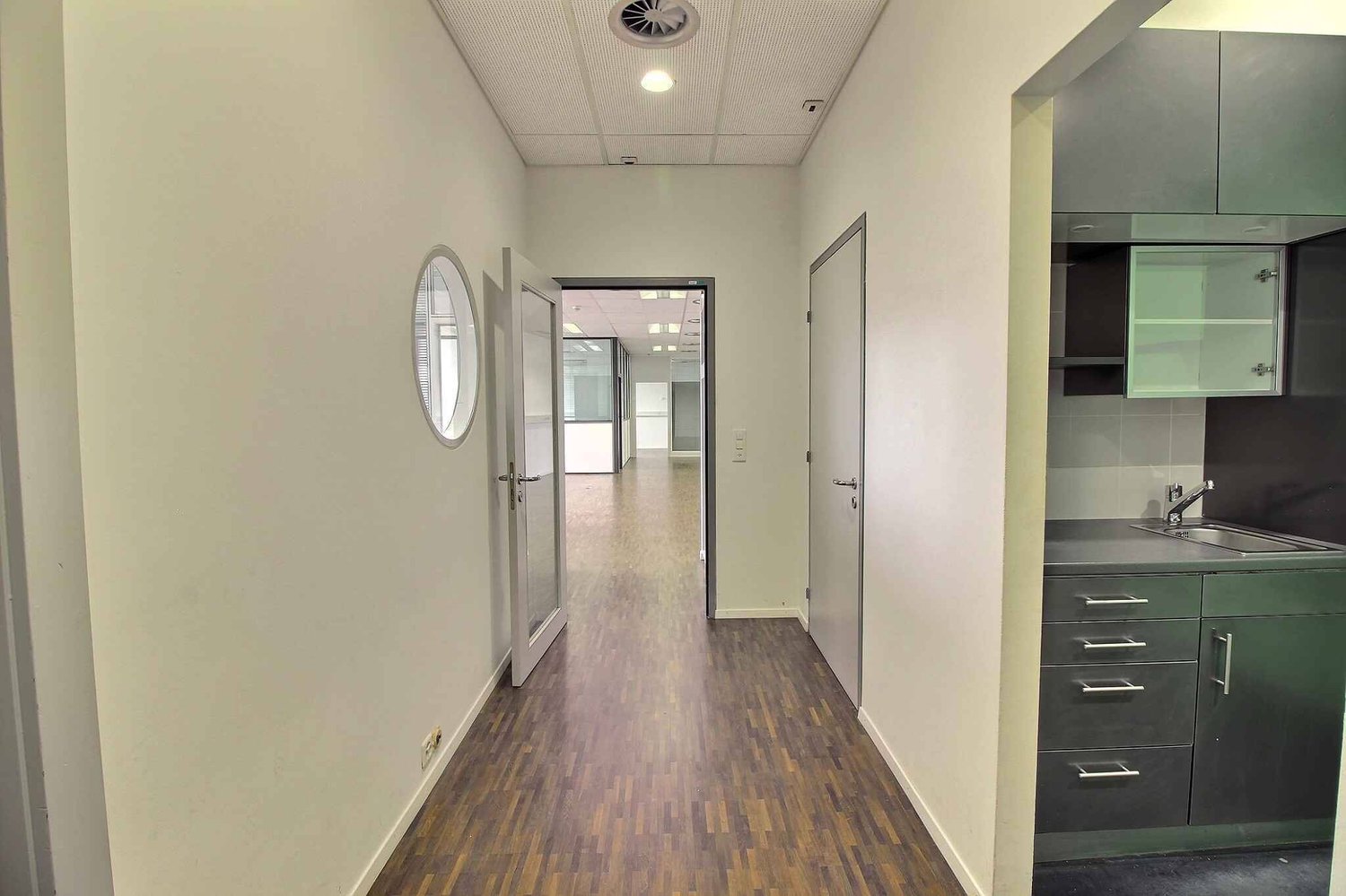186m² office