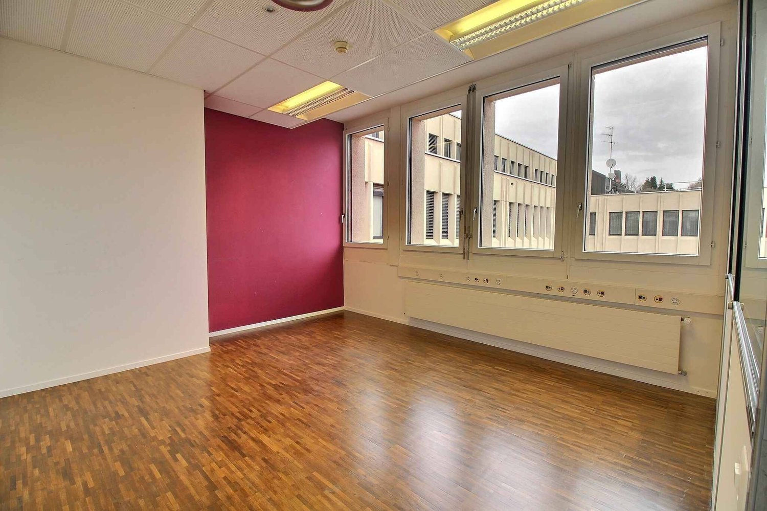 186m² office