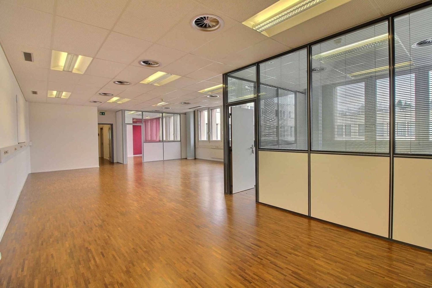 186m² office