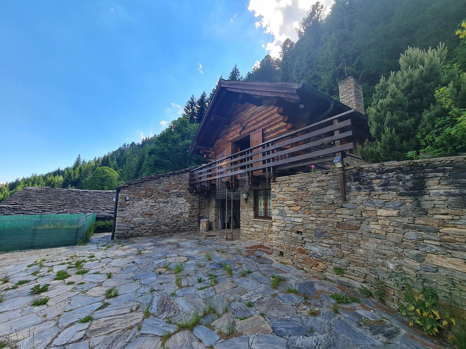 5 rooms chalet, photo 1 of 4
