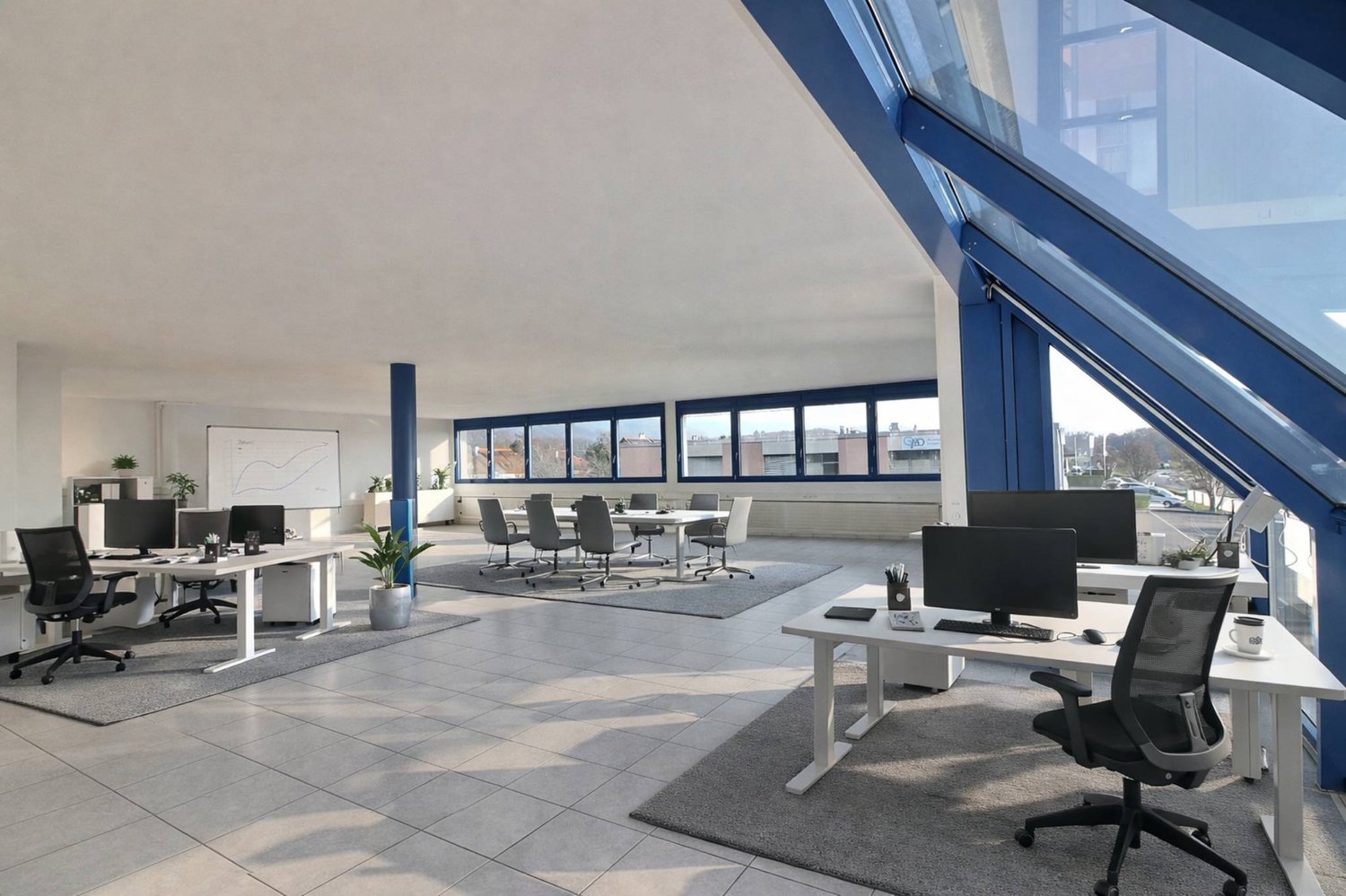 168m² office, photo 1 of 9