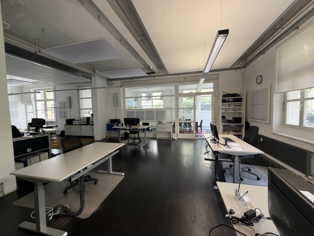 180m² office