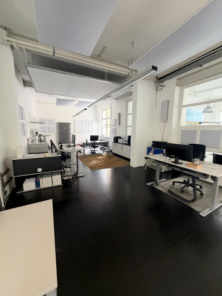 180m² office