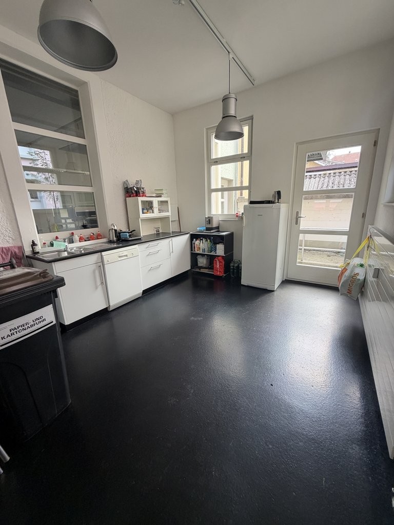 180m² office