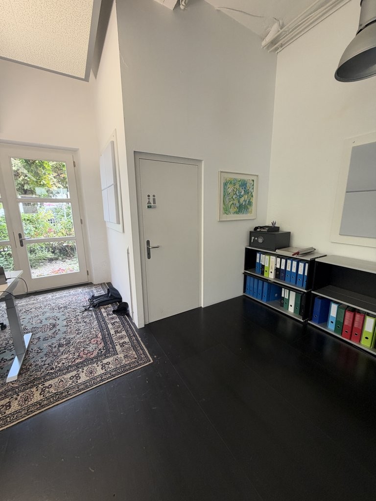 180m² office