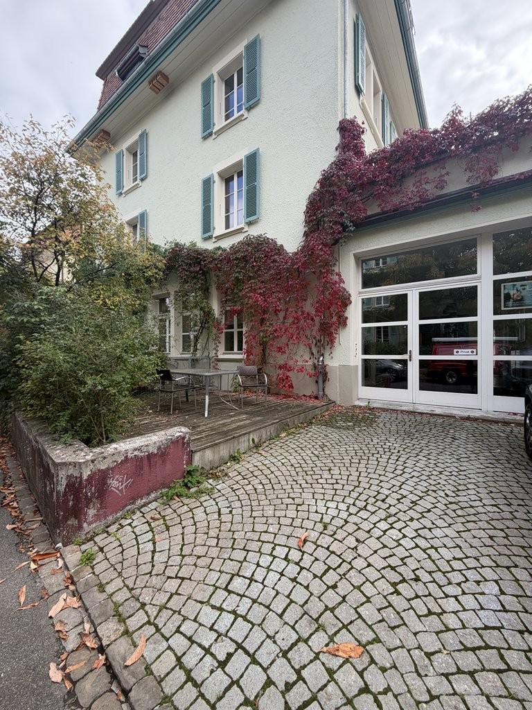 180m² office