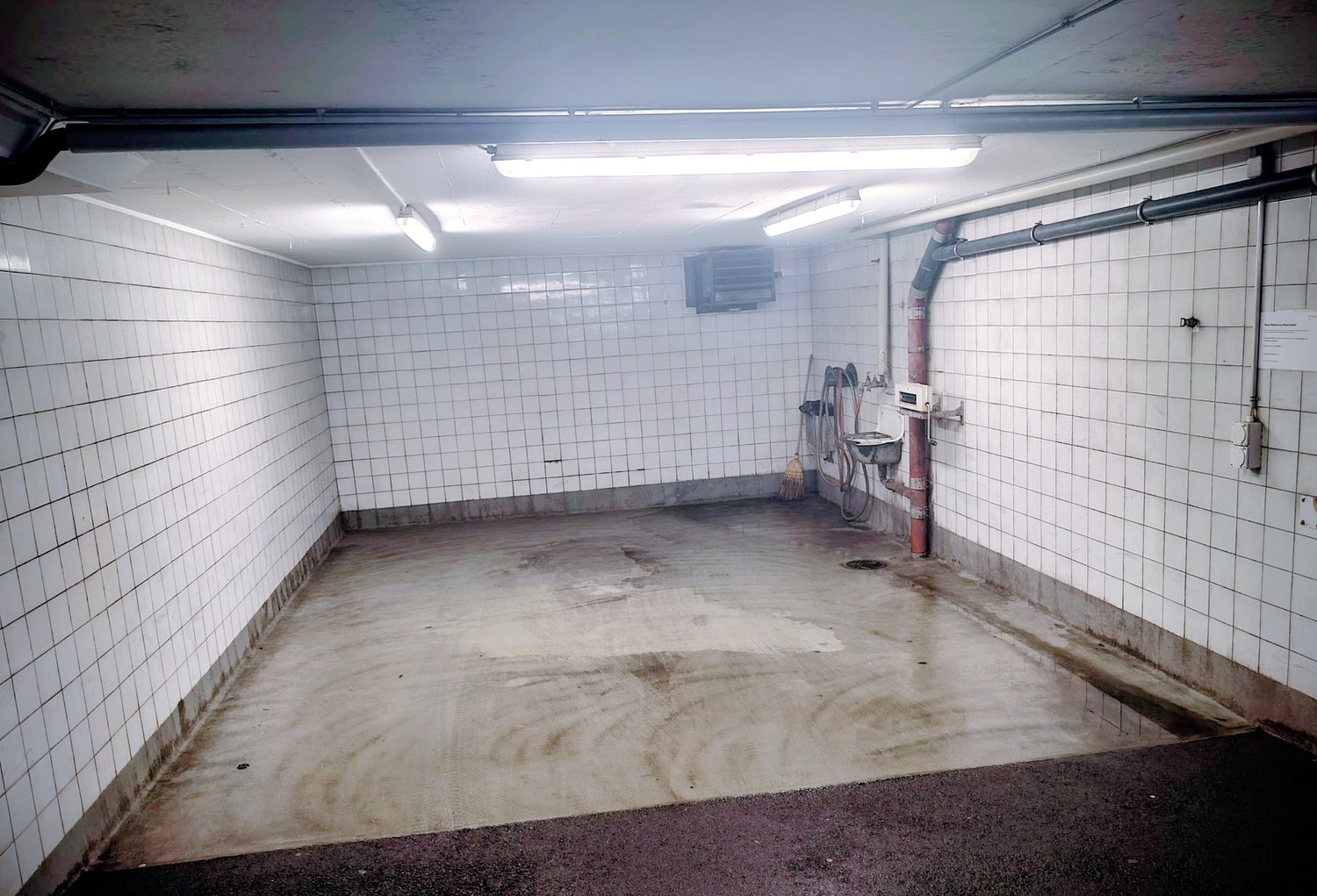 Underground slot, photo 1 of 2