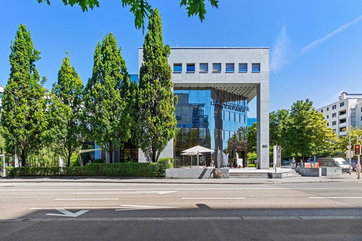 192m² office, photo 1 of 10