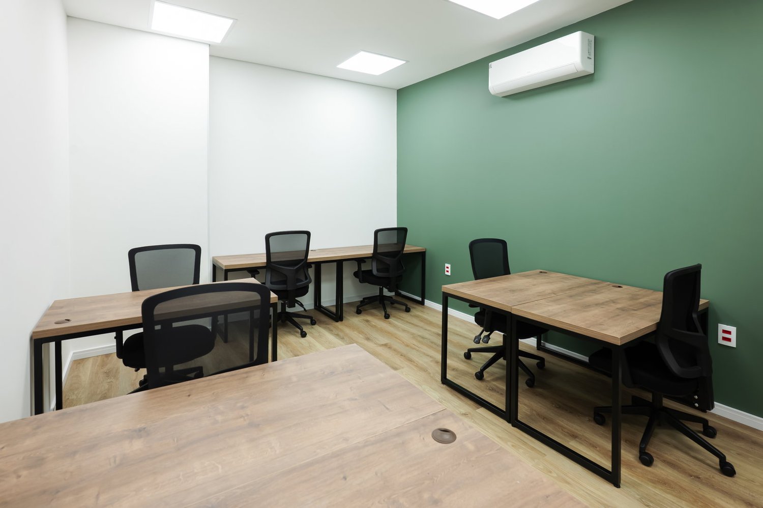 220m² office