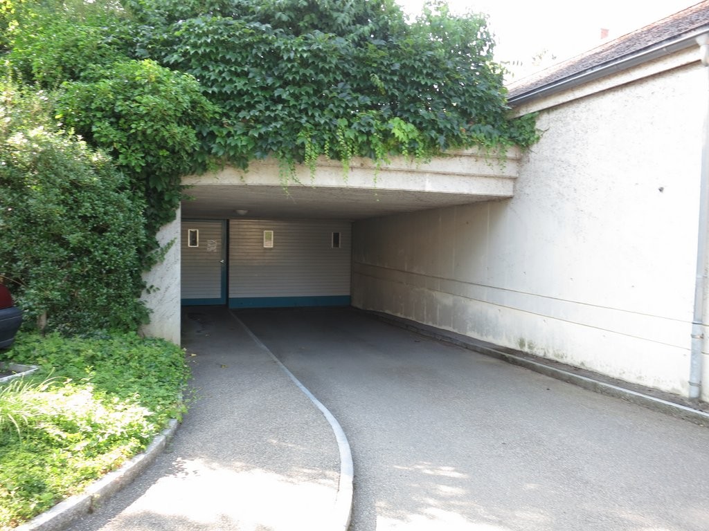 Underground slot, photo 1 of 4