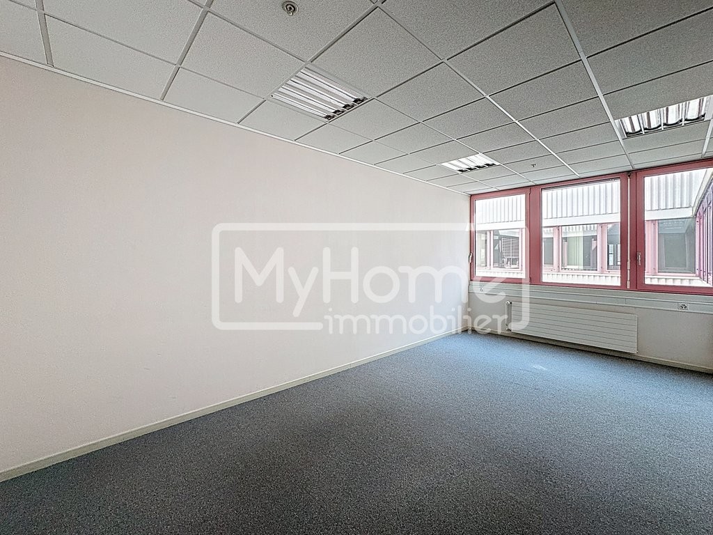 805m² shop, photo 2 of 10