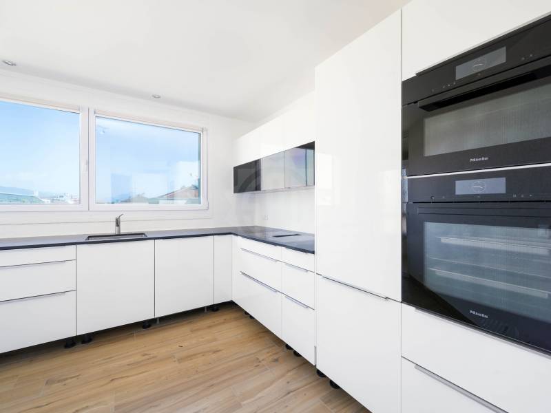 6 rooms apartment, photo 1 of 10