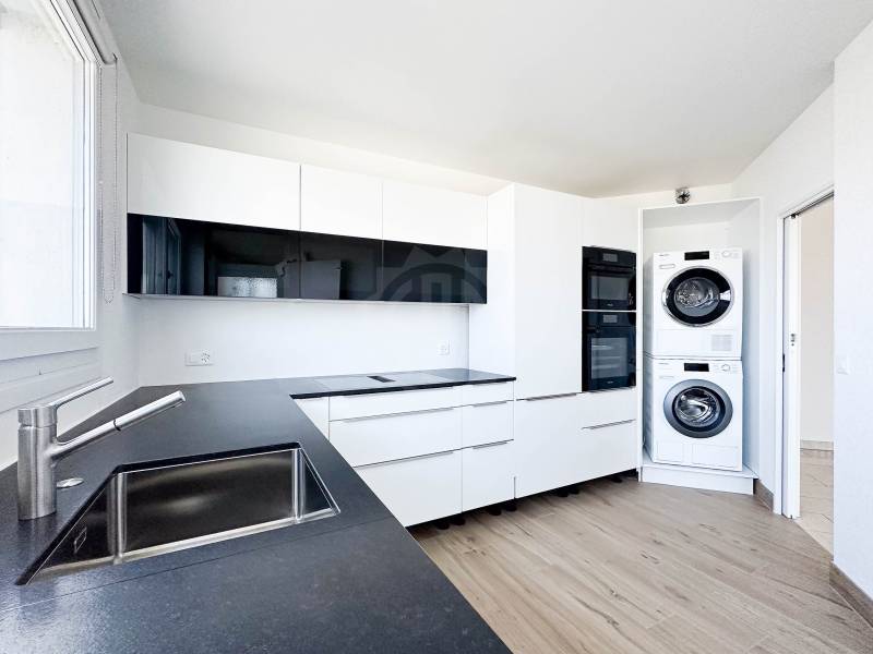 6 rooms apartment, photo 2 of 10