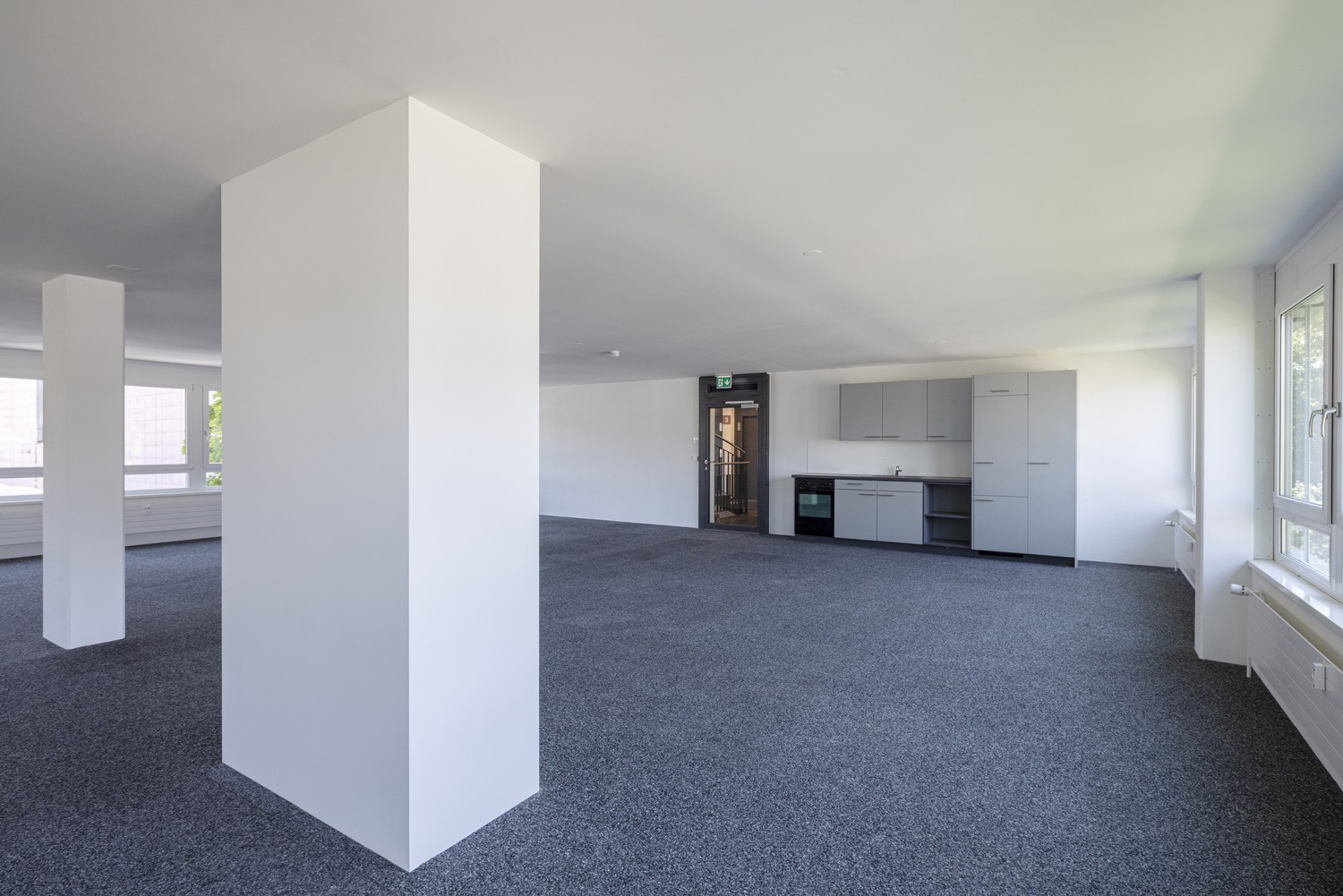 235m² office, photo 3 of 10