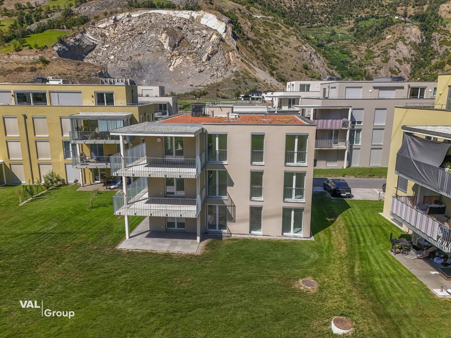 Multi family house, photo 1 of 10