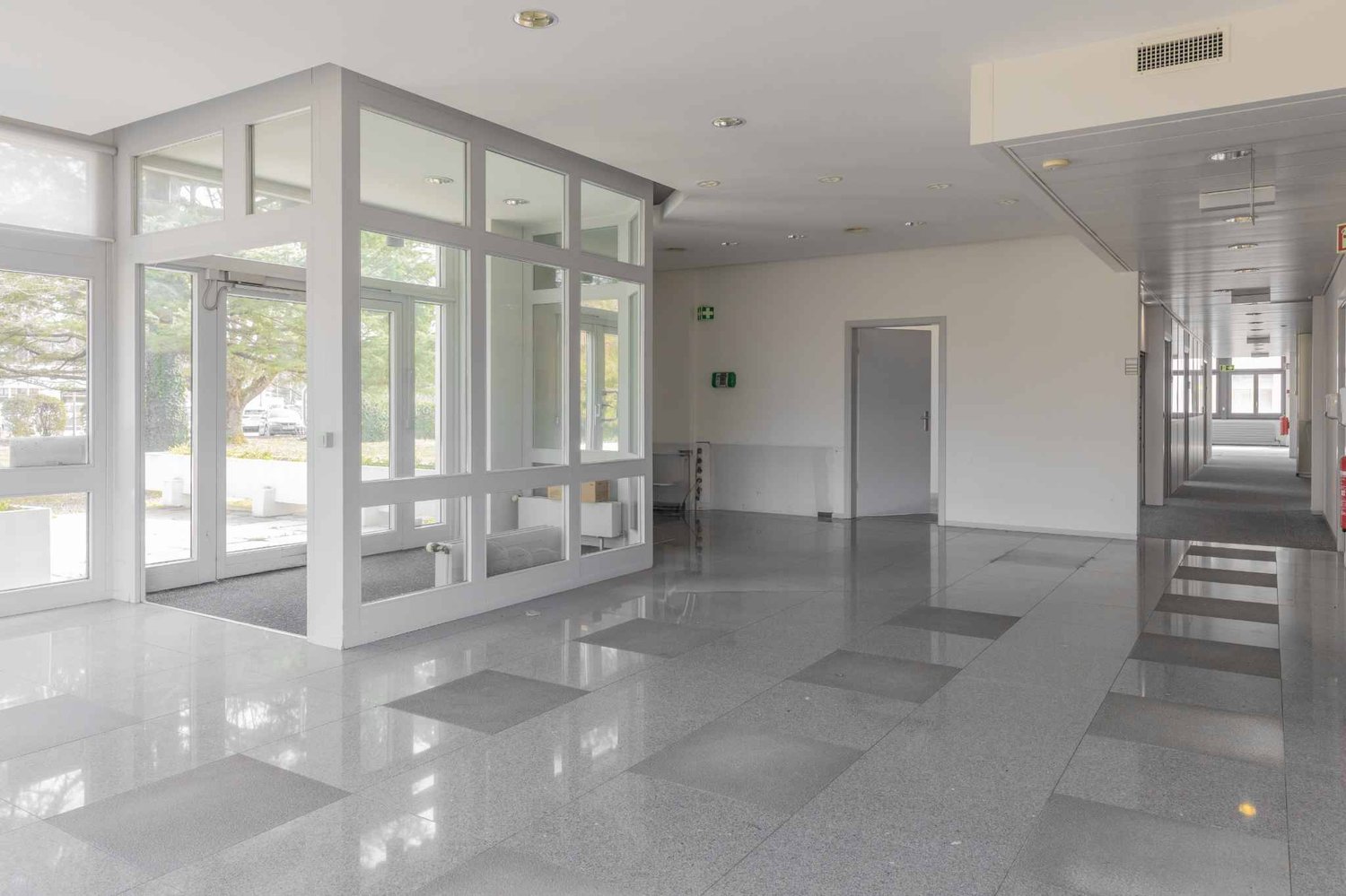 2884m² commercial, photo 1 of 10