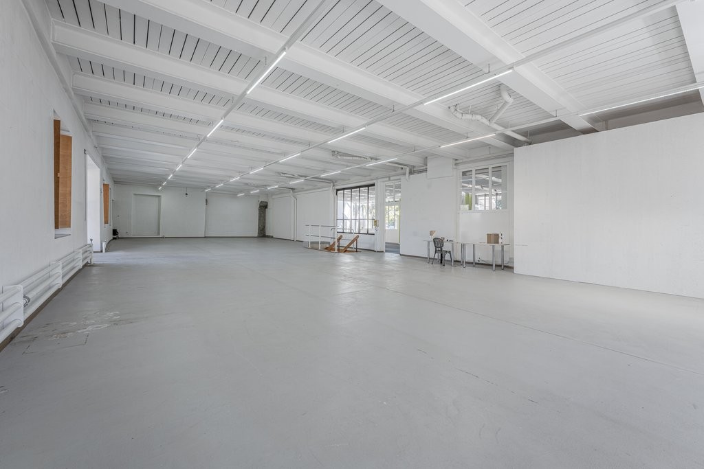 423m² office