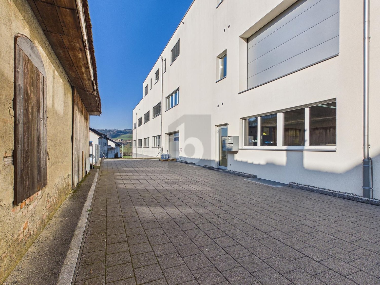400m² atelier, photo 2 of 4