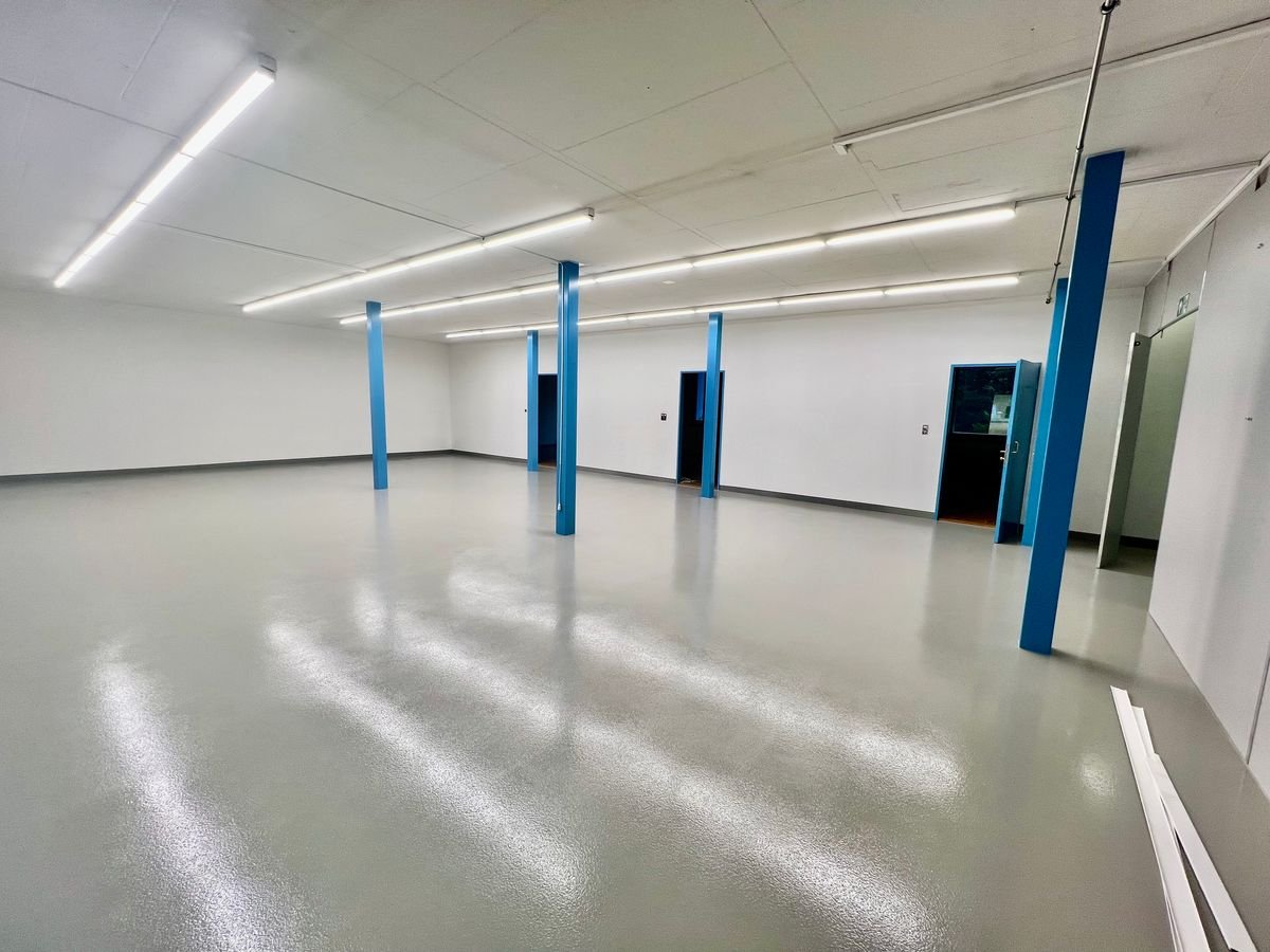 240m² workshop, photo 4 of 5