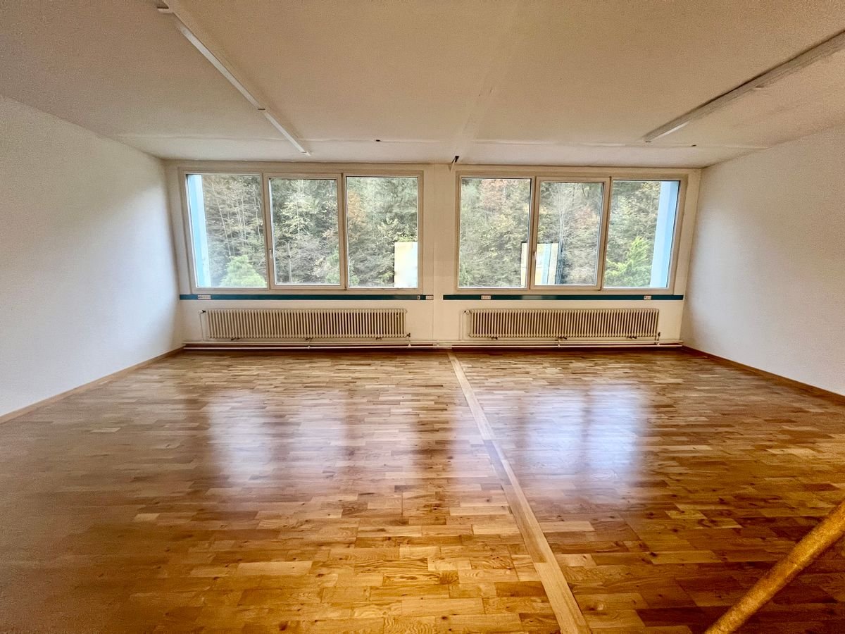 240m² workshop, photo 5 of 5