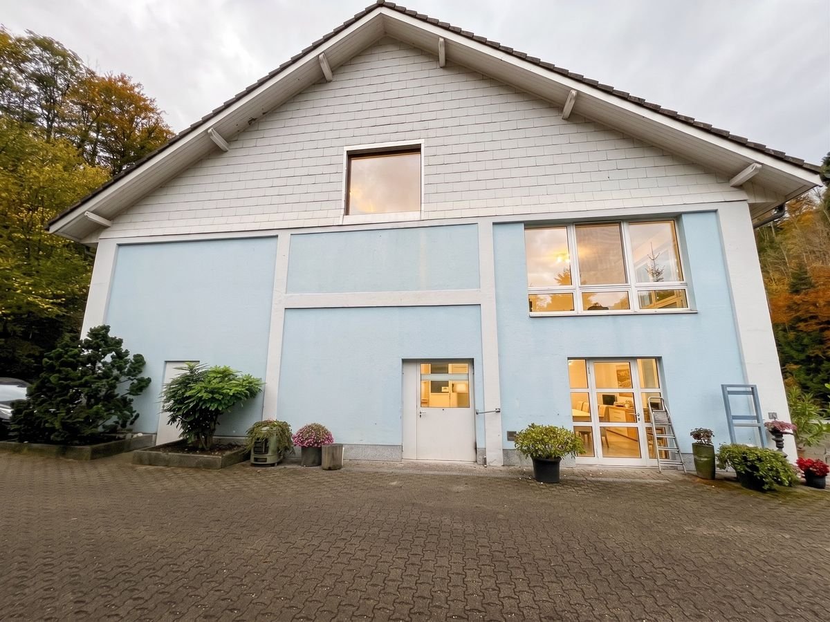 240m² workshop, photo 2 of 5