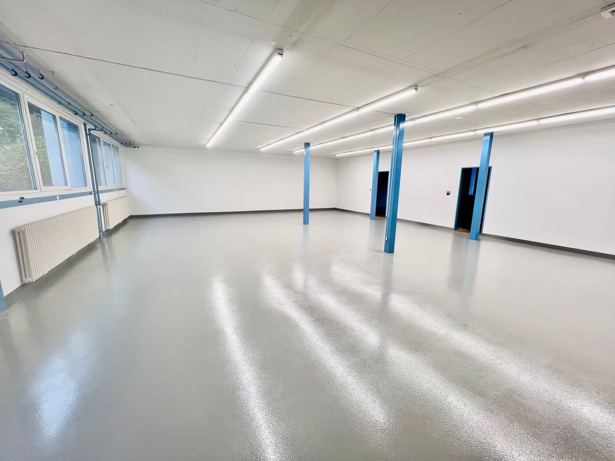240m² workshop, photo 3 of 5