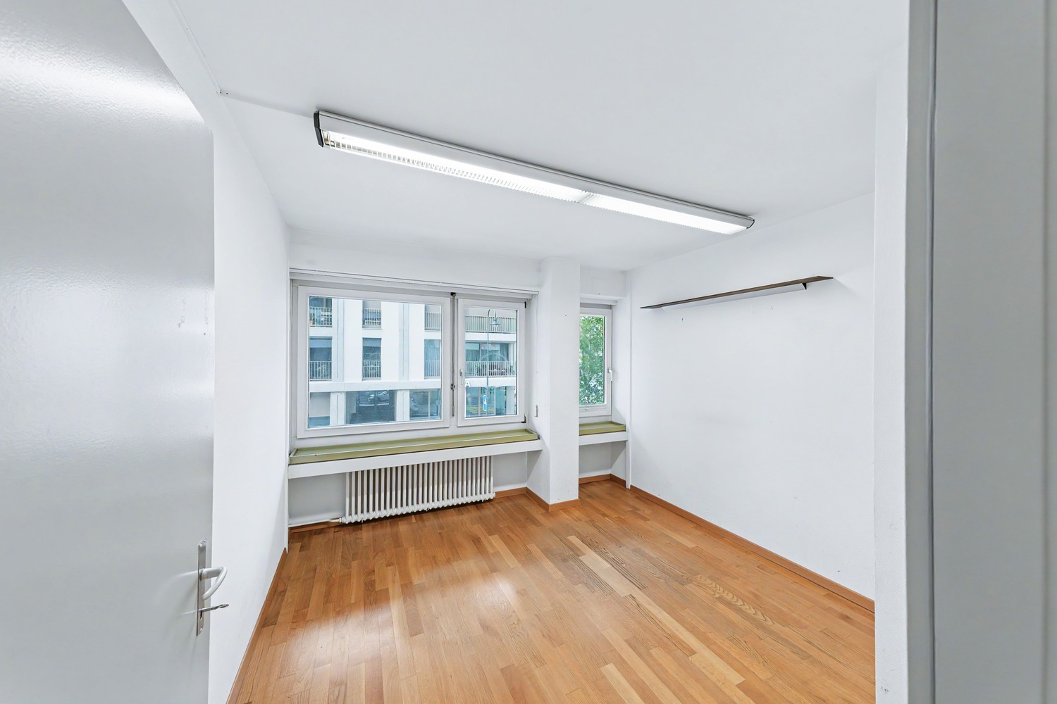 150m² commercial