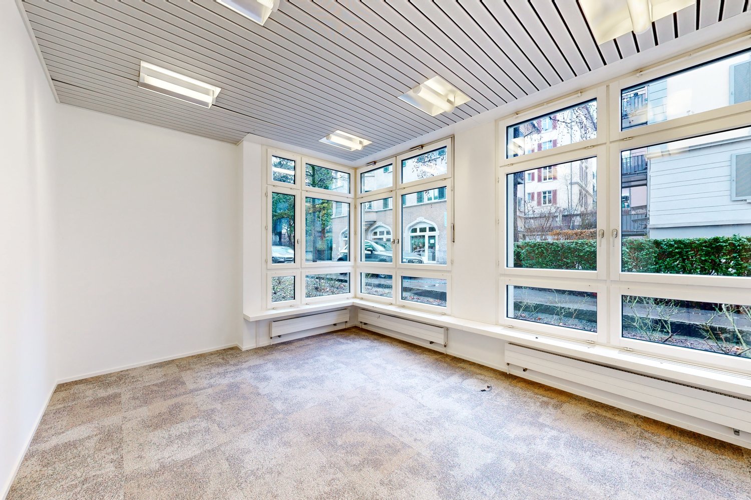 160m² shop, photo 2 of 5