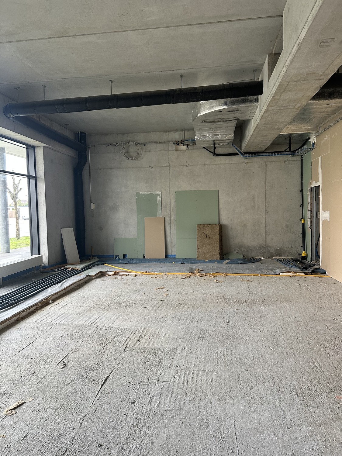 93m² shop