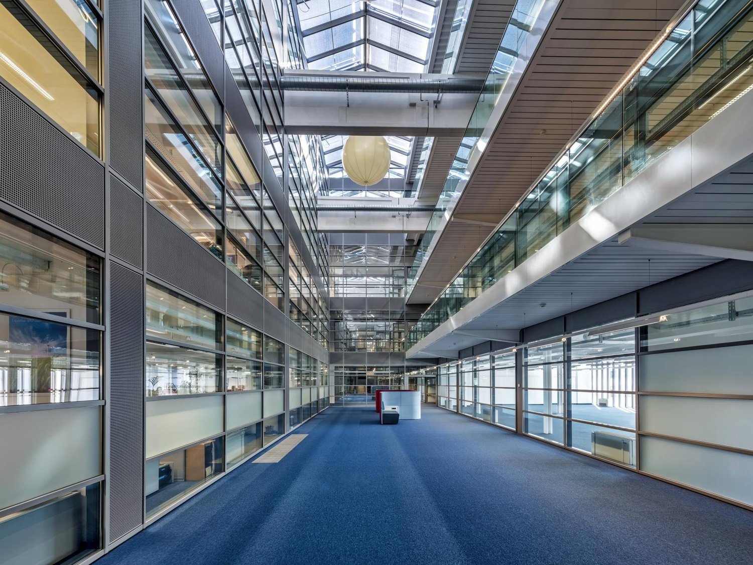 6100m² office, photo 1 of 9