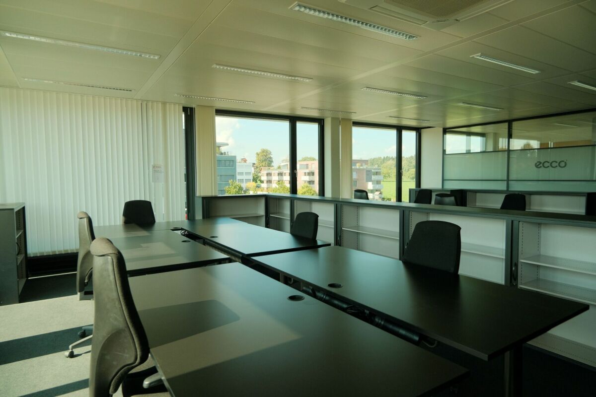 866m² office
