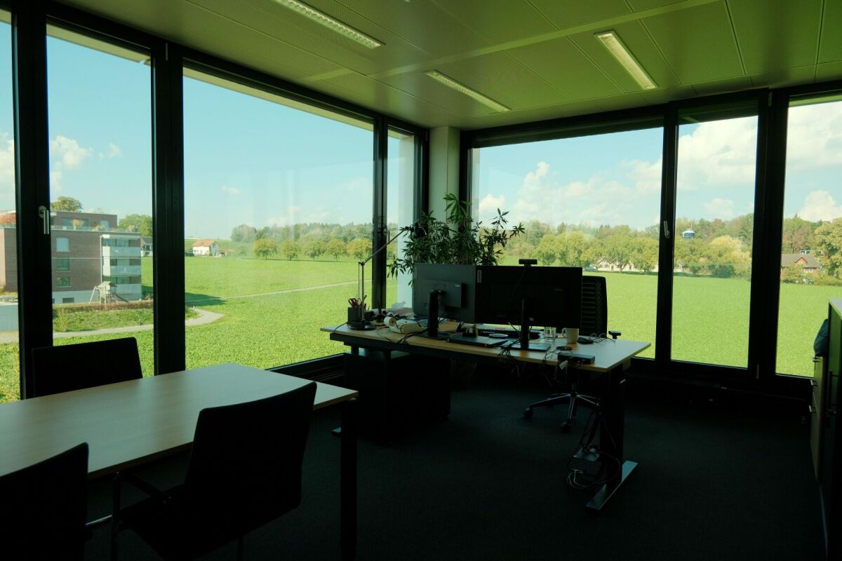 866m² office