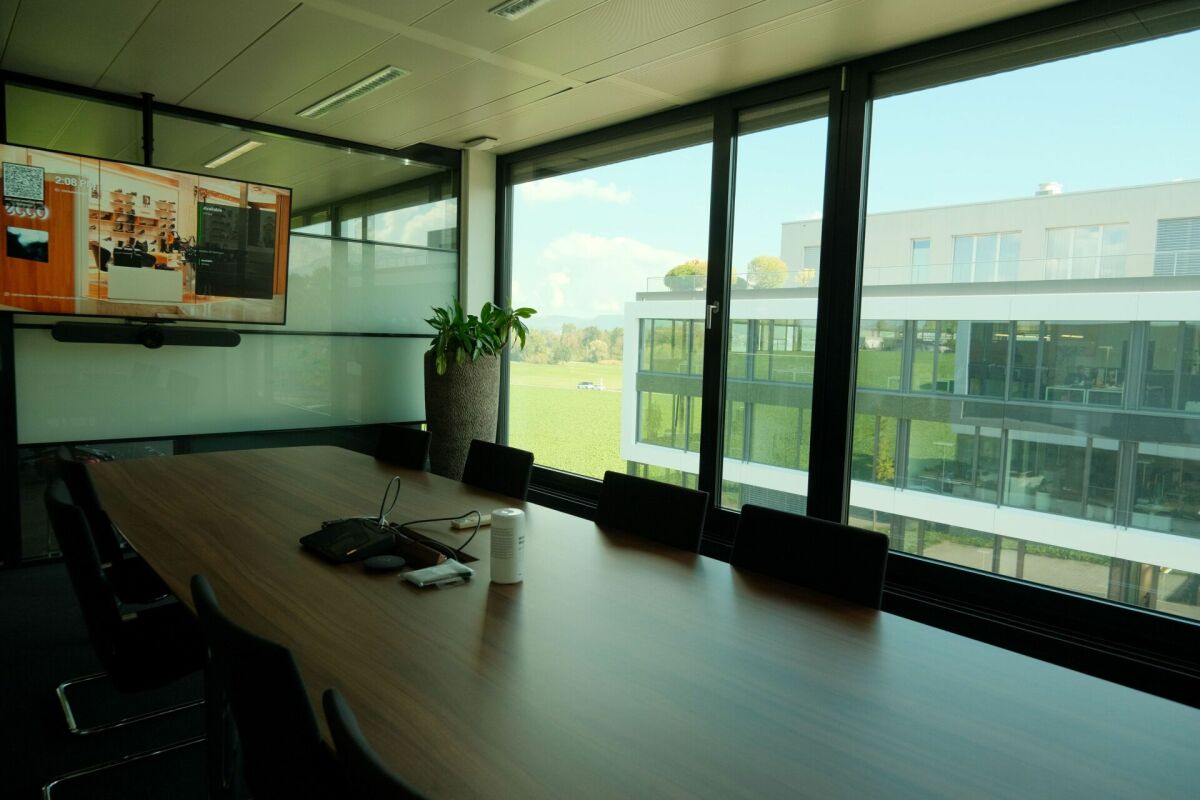866m² office