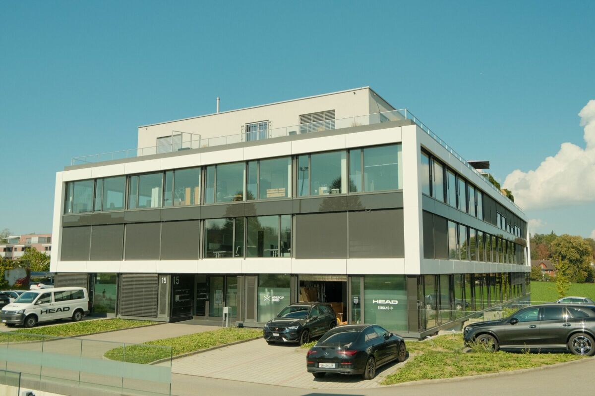 866m² office