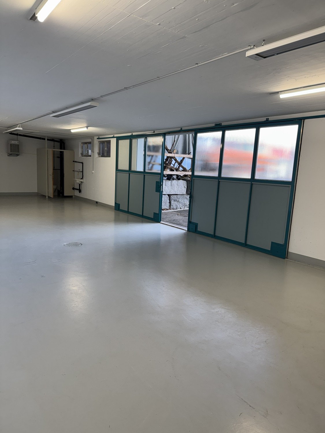 Commercial, photo 1 of 5
