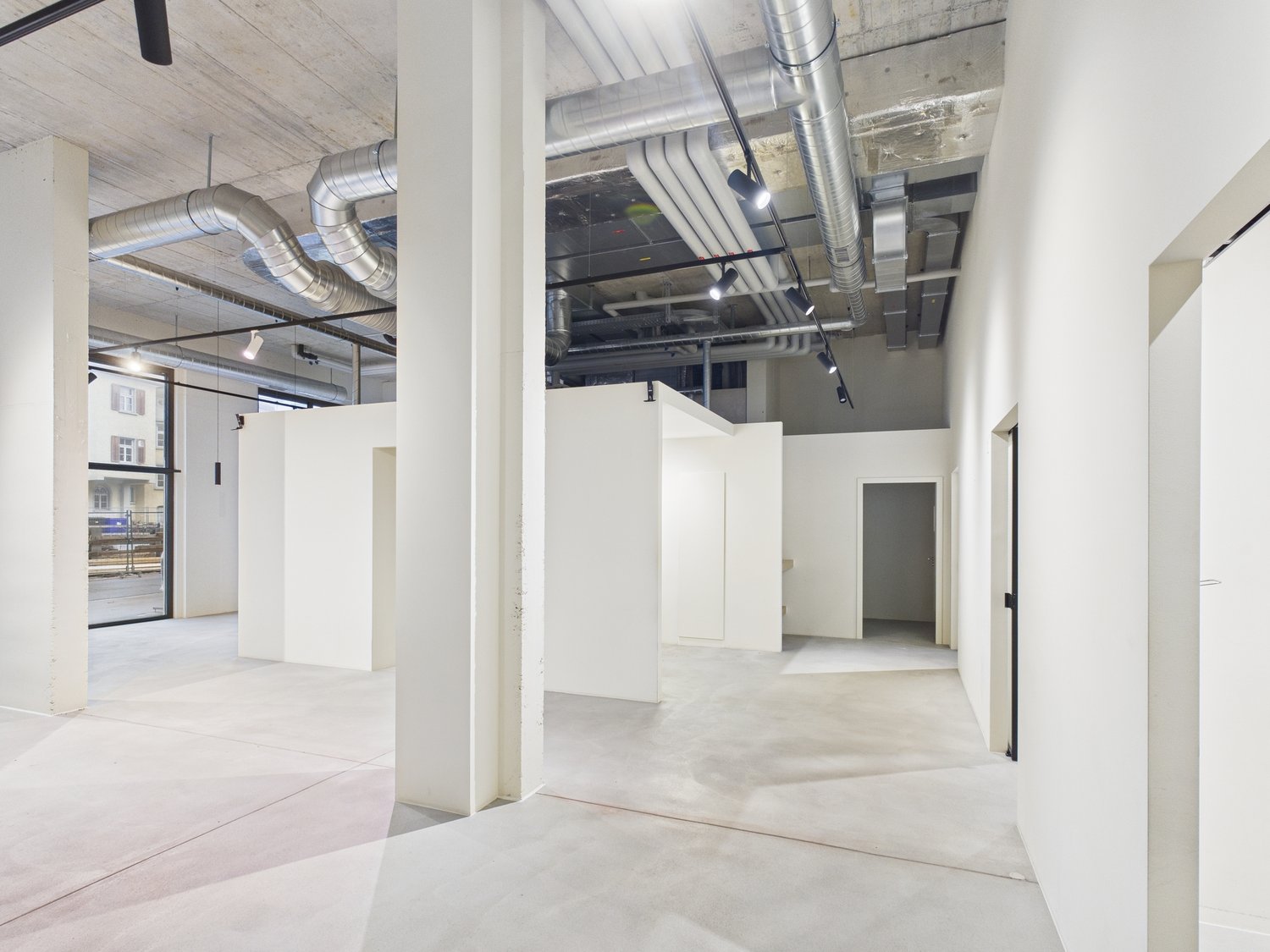 182m² shop, photo 3 of 10
