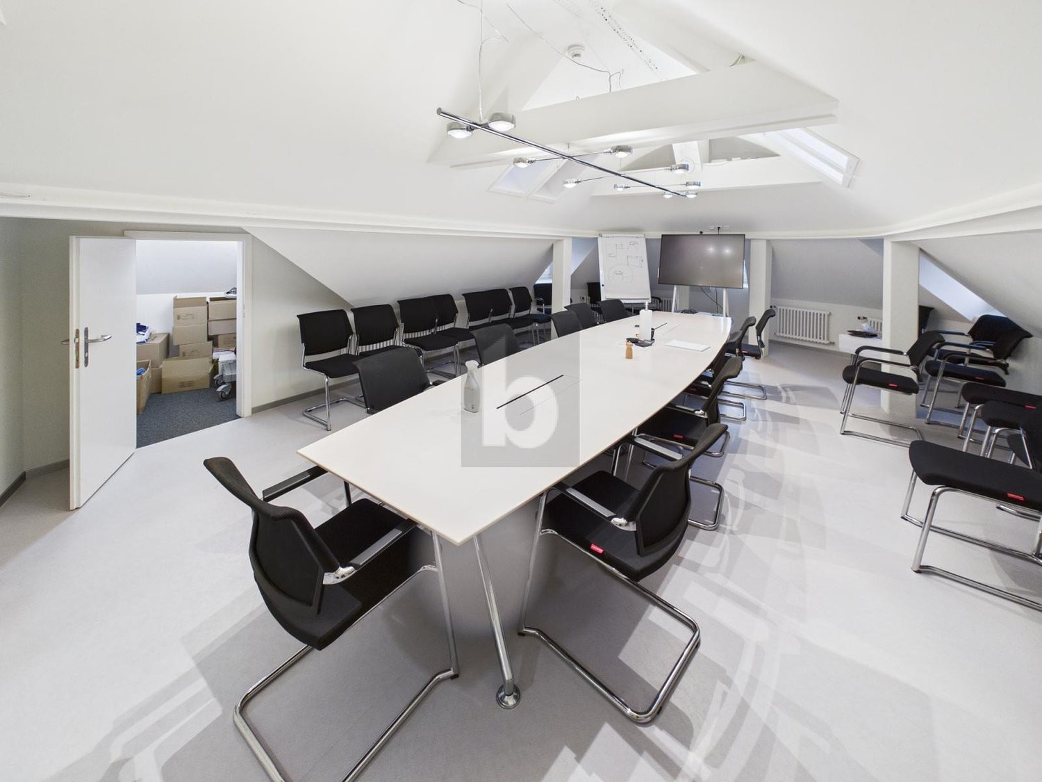 1480m² office