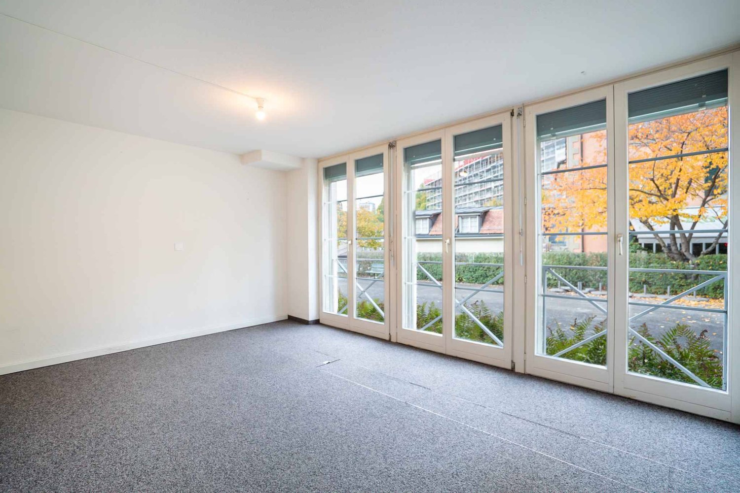 217m² office, photo 1 of 10