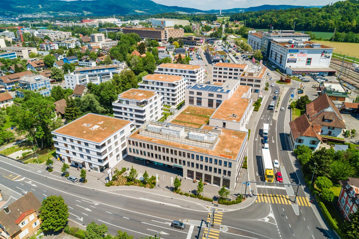 118m² shopping centre