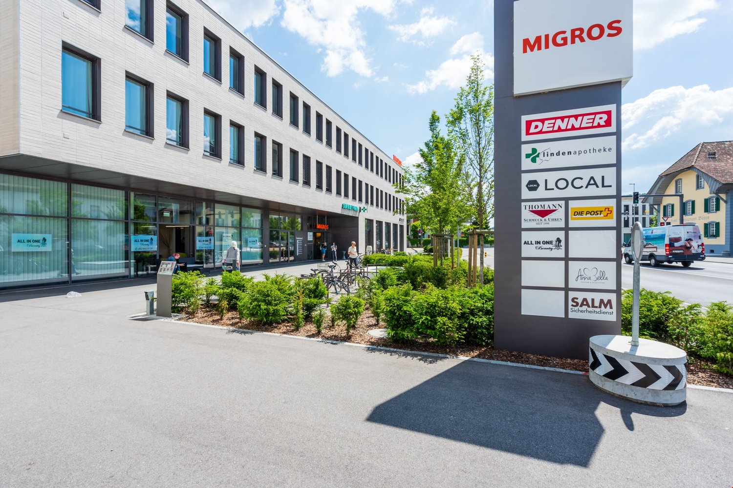 118m² shopping centre