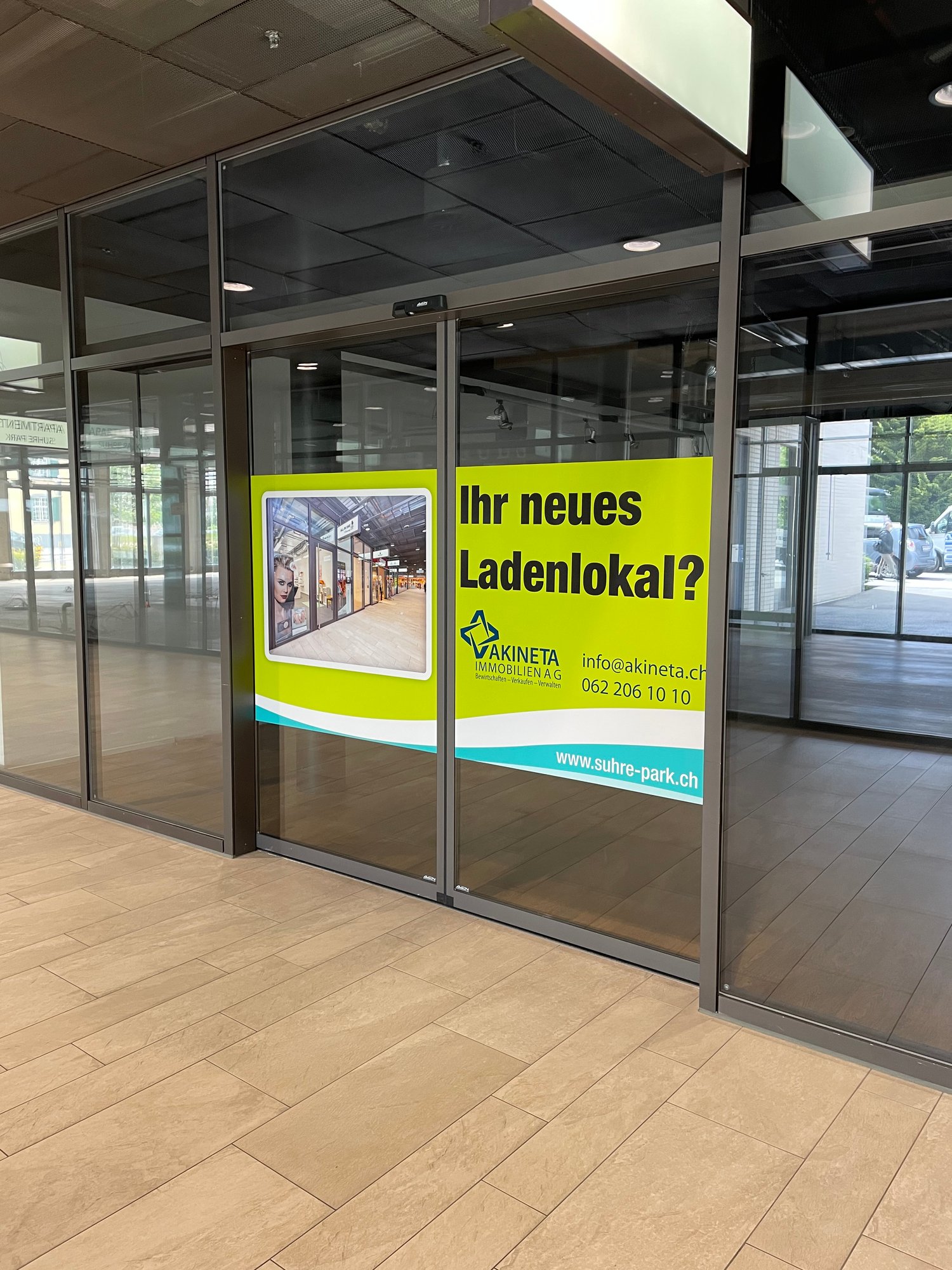 118m² shopping centre