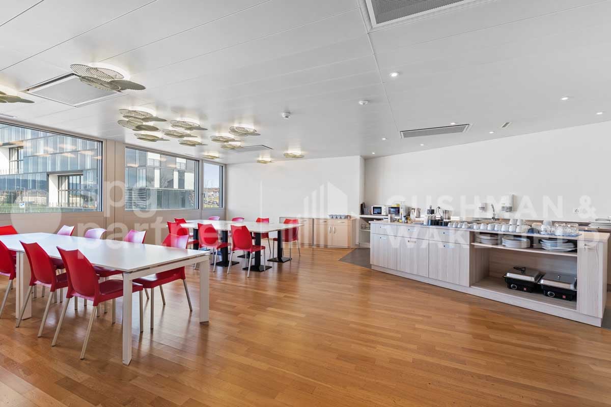 300m² office, photo 8 of 10