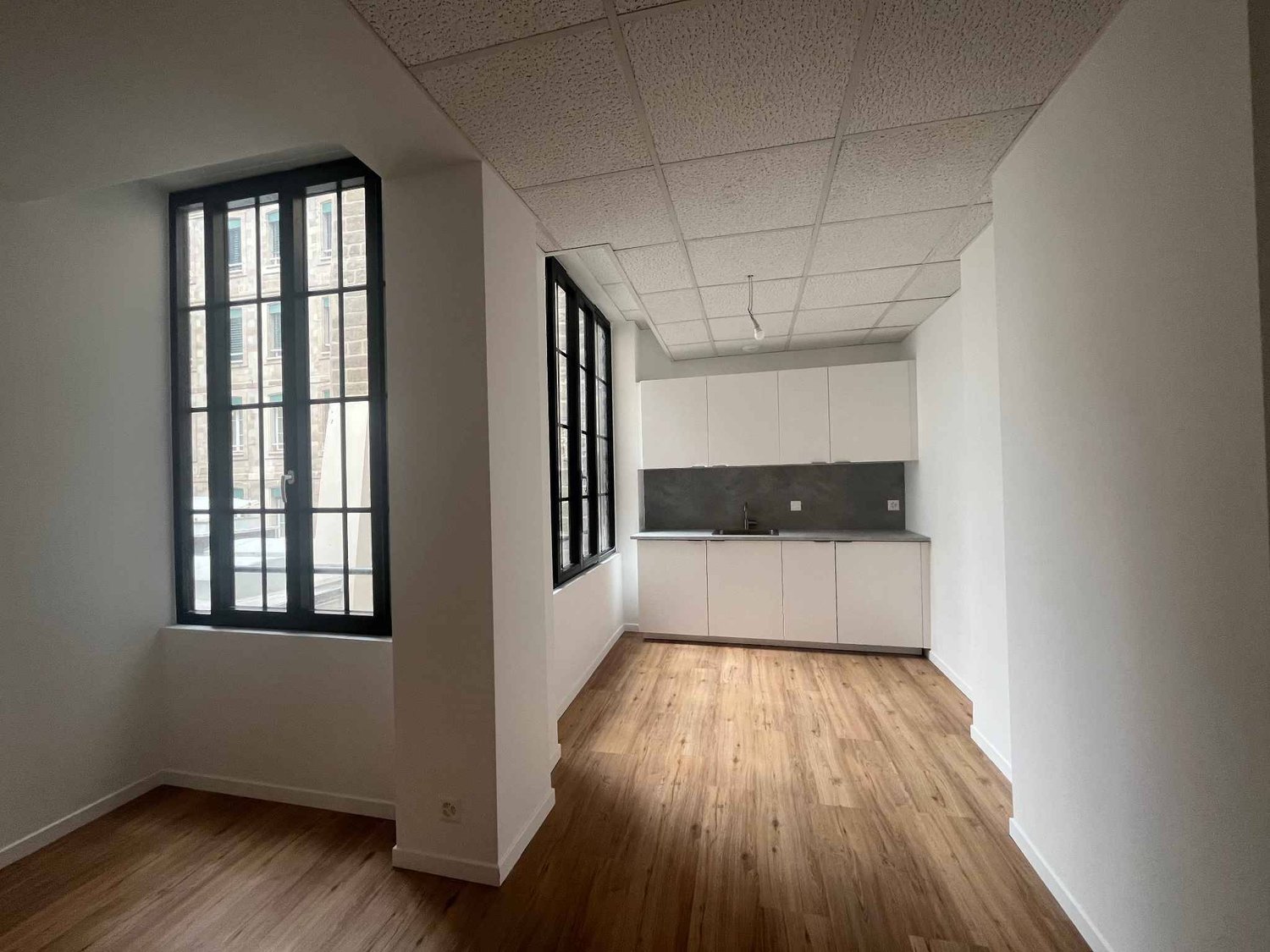 130m² office