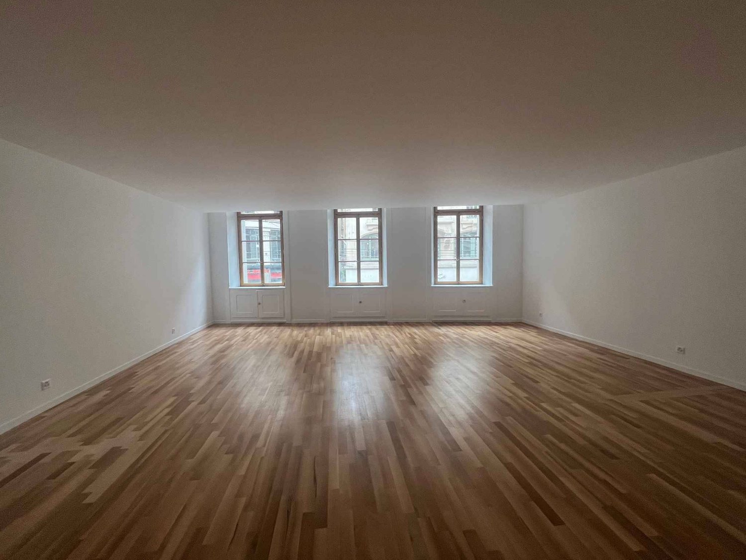 130m² office